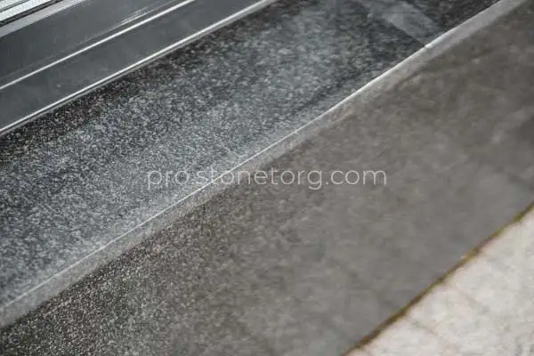 гранитные подоконники из камня из гранита фото