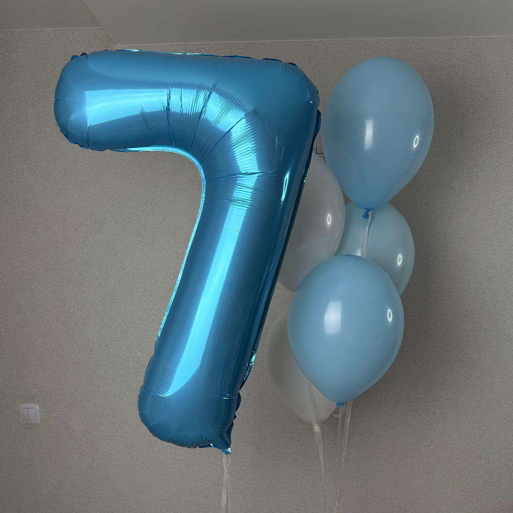 Небольшая композиция в голубом цвете для сына