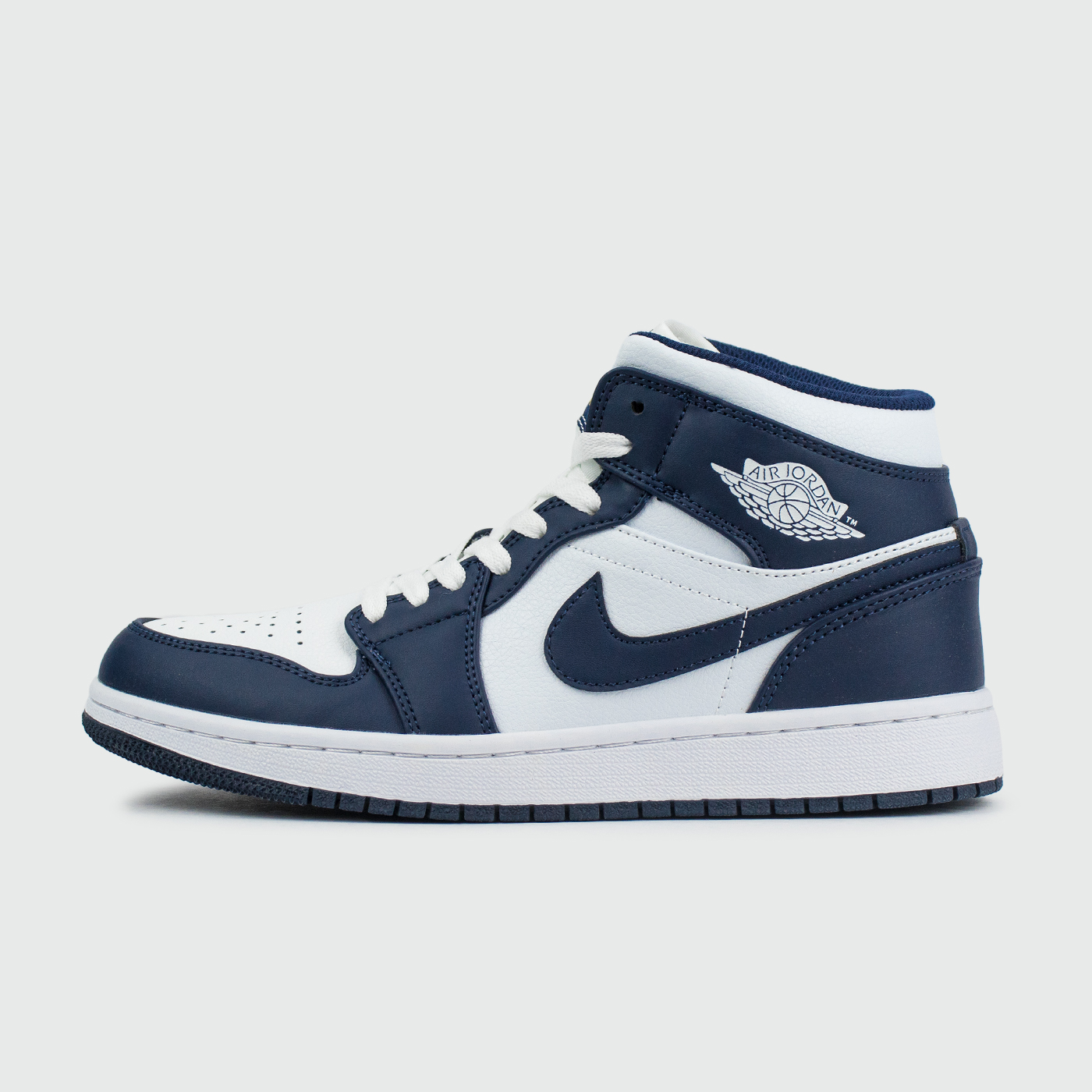 1 White/Metallic Gold/Obsidian чаще выбирают клиенты