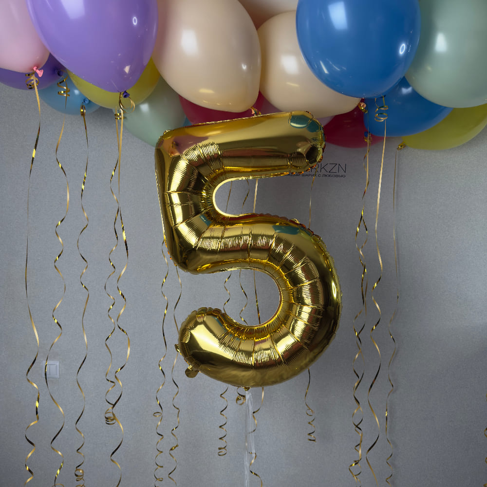 Цифра 5 и цветные шары под потолок