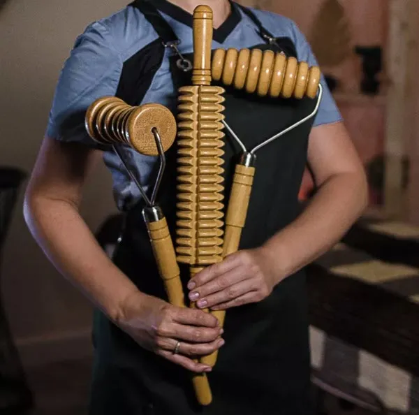 «Массаж спины и ШВЗ (шейно-воротниковой зоны)» «Массаж спины и ШВЗ (шейно-воротниковой зоны)»