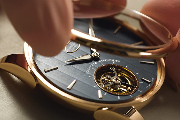 Съём стекла с корпуса наручных часов Частичный чазбор часов