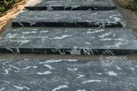 Плиты и плитка из гранита Гранатовый амфиболит Приполярный Карелия Москва