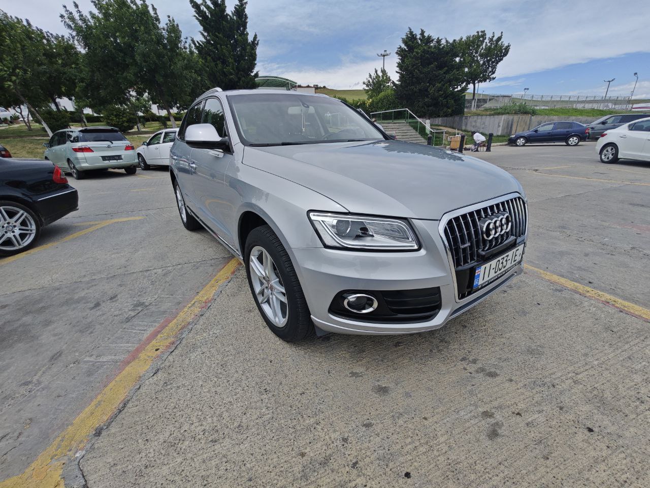 Аренда Audi Q5 Silver в Грузии