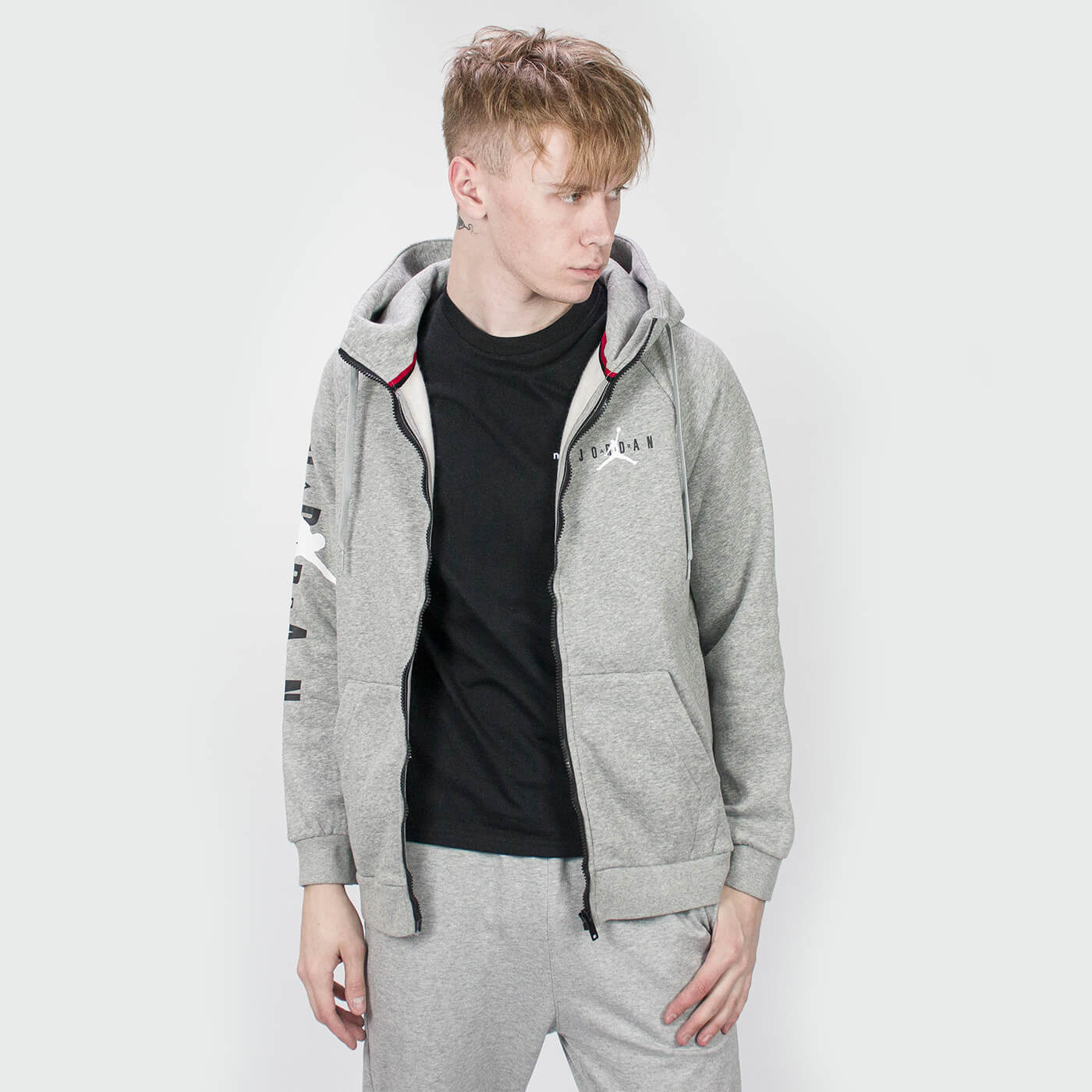 Grey чаще выбирают клиенты