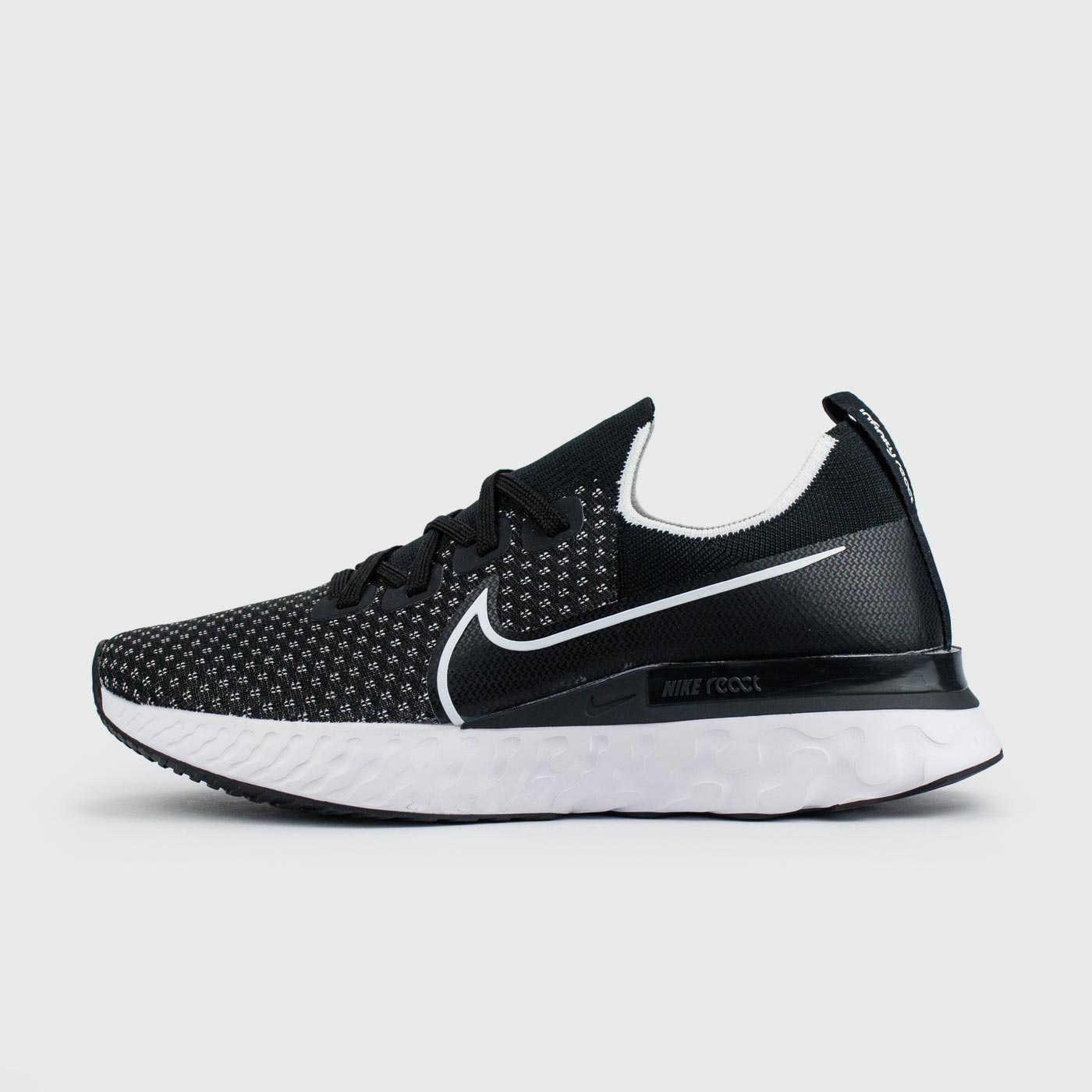 React Infinity Run Flyknit Black/White чаще выбирают клиенты