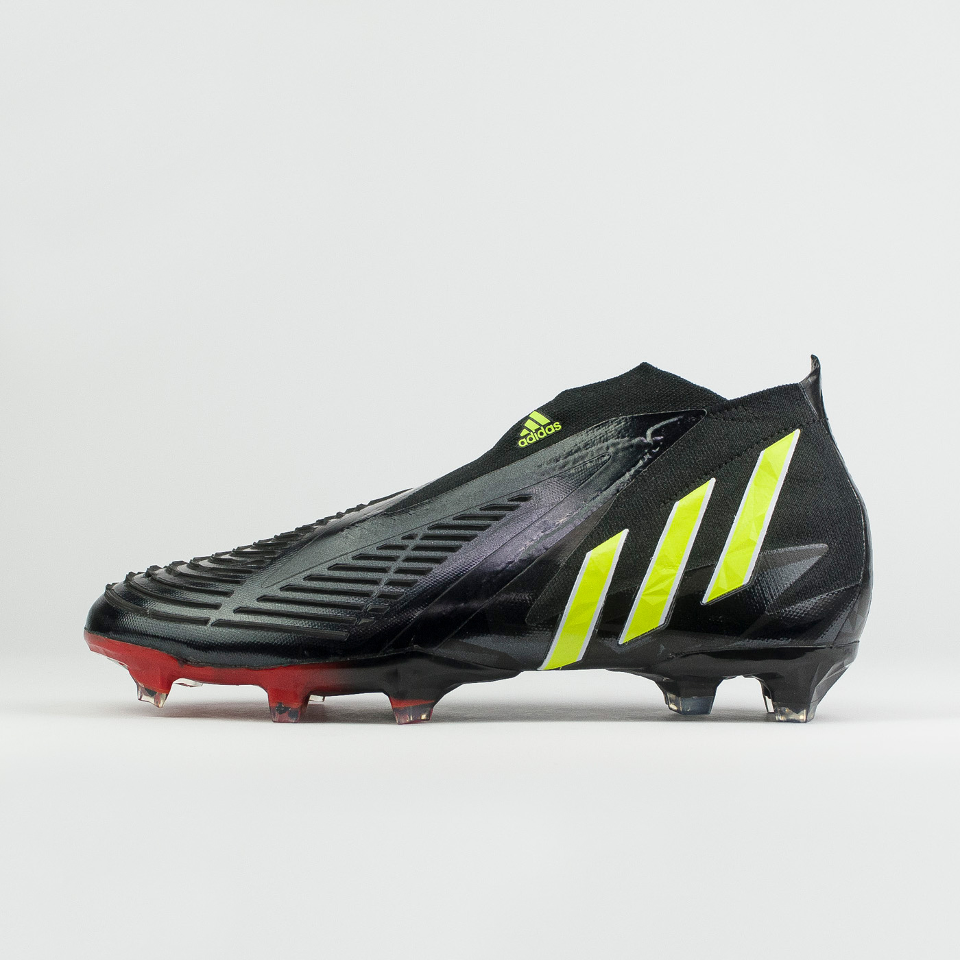 Predator Edge.1 Low FG Black чаще выбирают клиенты