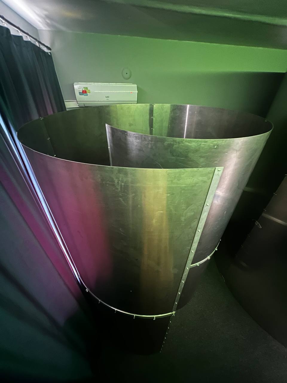 Девушка проходит диагностику Дианел