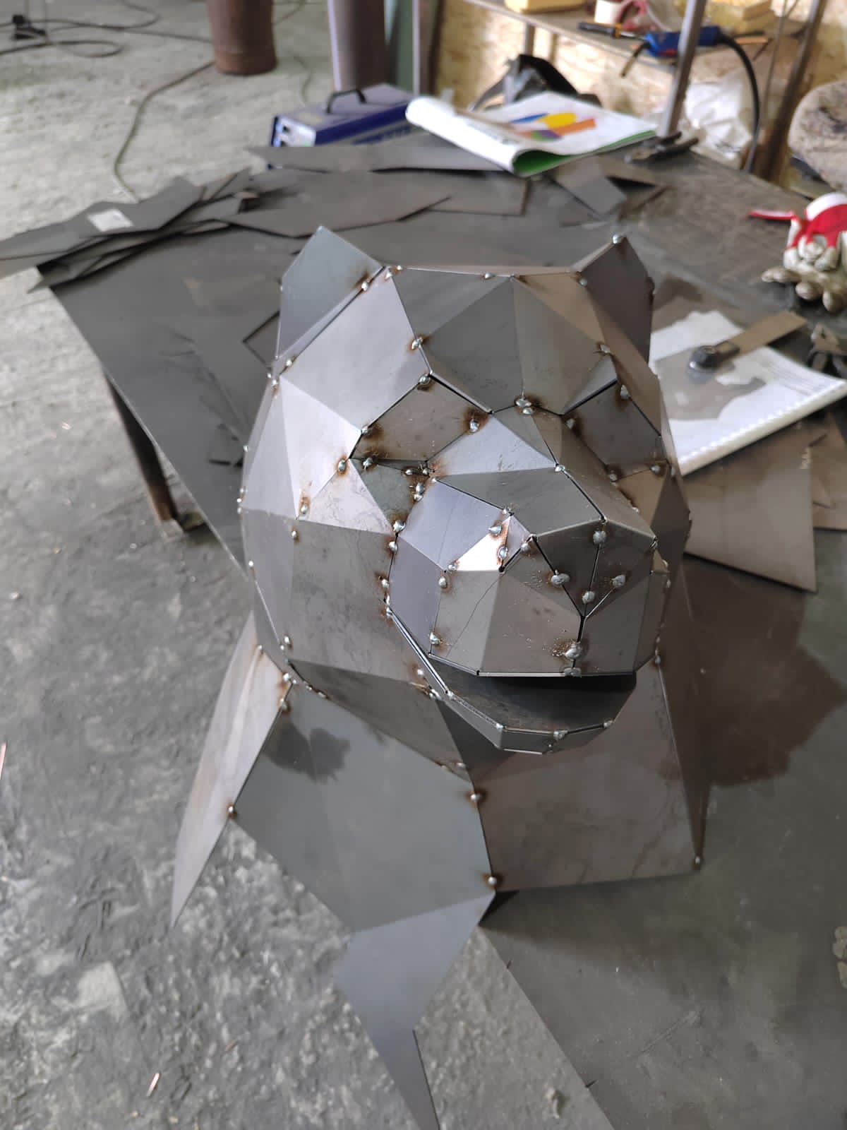 Полигональная фигура Медведь