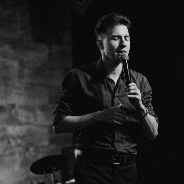 Фото преподавателя по классу гитары в школе гитары Music Lab