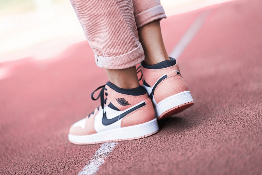 Air Jordan 1 Mid GS "Pink Quartz" обзор товара и новинки, статьи и многое другое