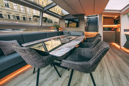 индивидуальные речные прогулки в Санкт-Петербурге прогулки на катере в Санкт-Петербурге индивидуальные на развод мостов в день рождения