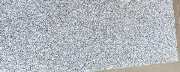 Гранитная плитка термо серый гранит уральский Сибирский фото термообработанная