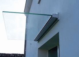 Стеклянный козырек на зажимном профиле