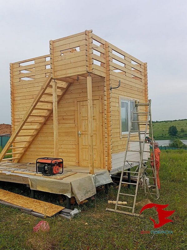 Покраска построенного дома из бруса