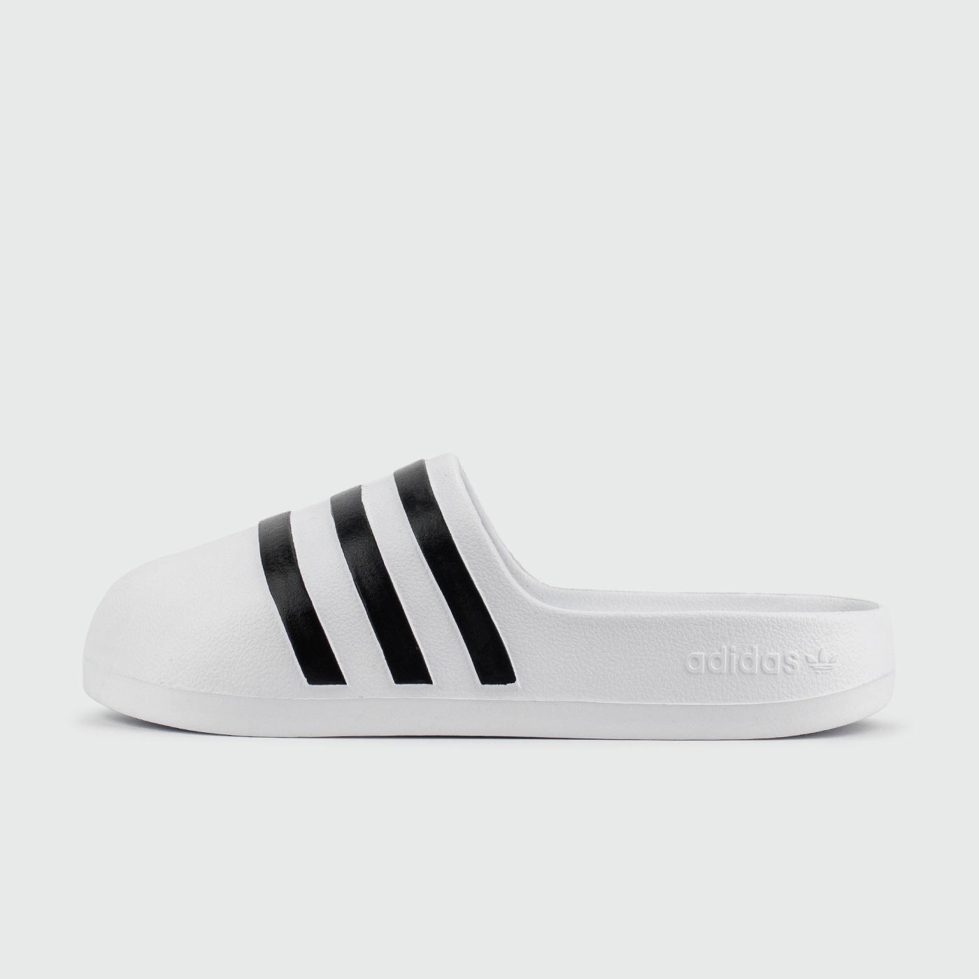 Шлёпки AdiFOM Slide White Black Wmns чаще выбирают клиенты