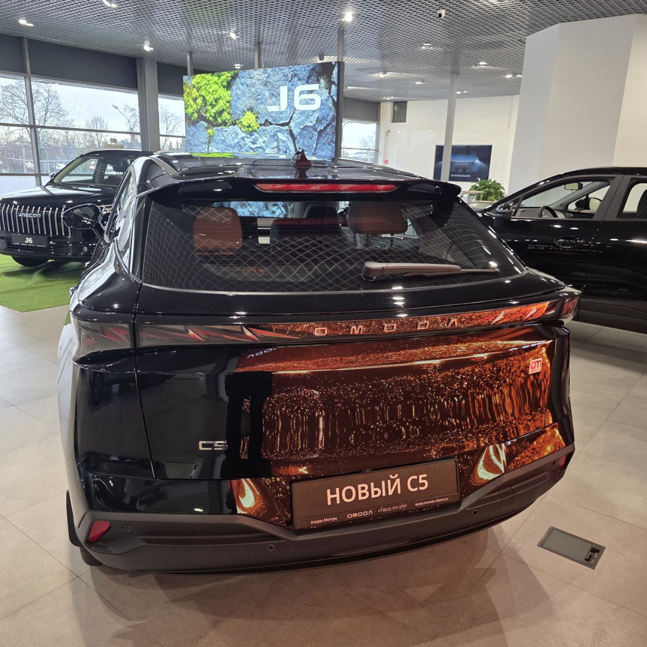 OMODA C5 - вид спереди