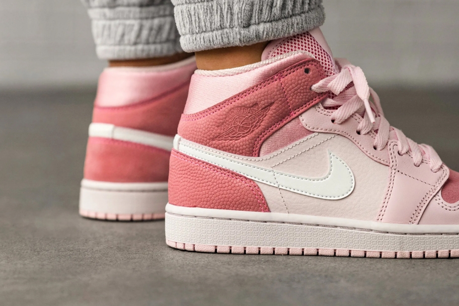 Air Jordan 1 Mid «Digital Pink» обзор товара и новинки, статьи и многое другое