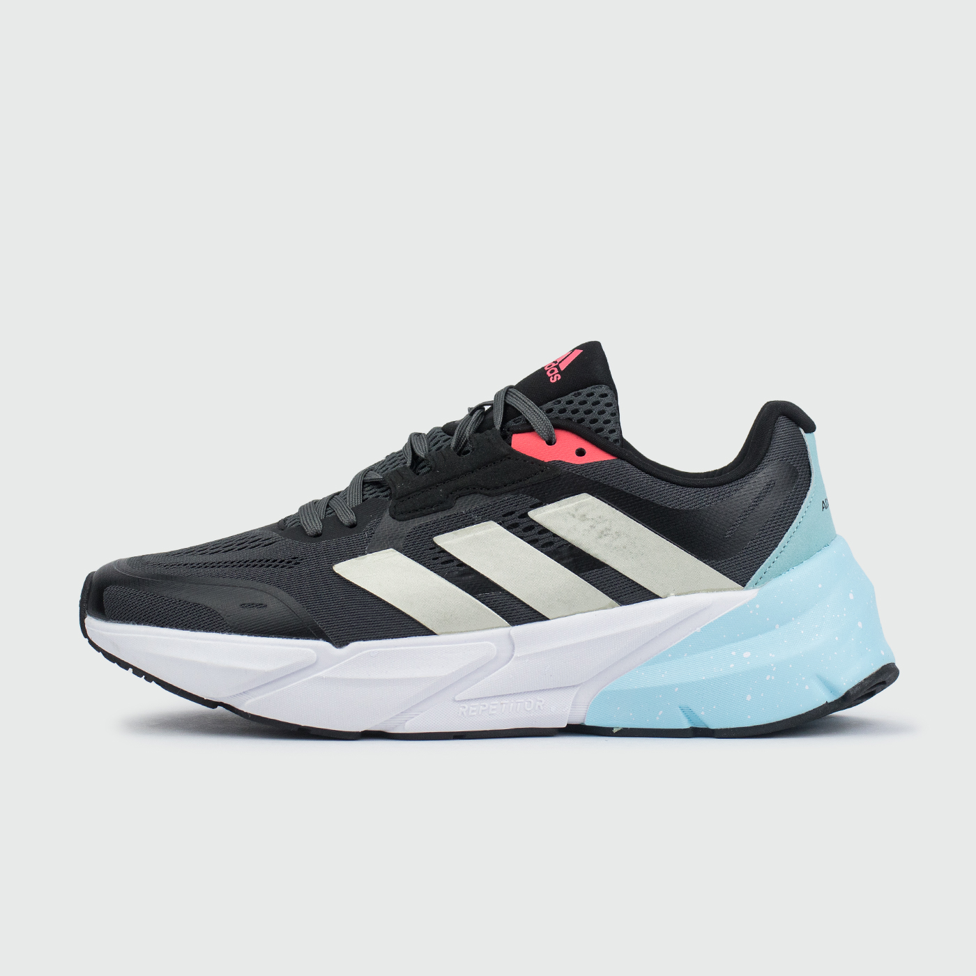 Adistar 1 Black/White/Blue чаще выбирают клиенты