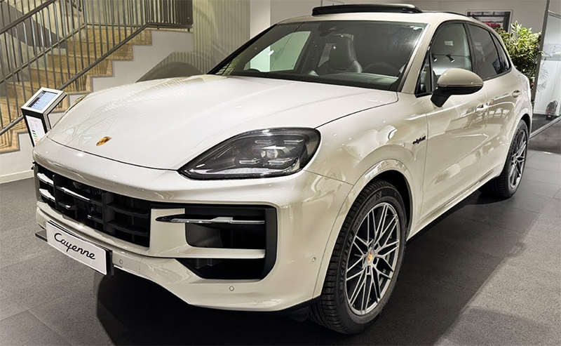 Обновлённый RAV4 и новый Land Cruiser Prado