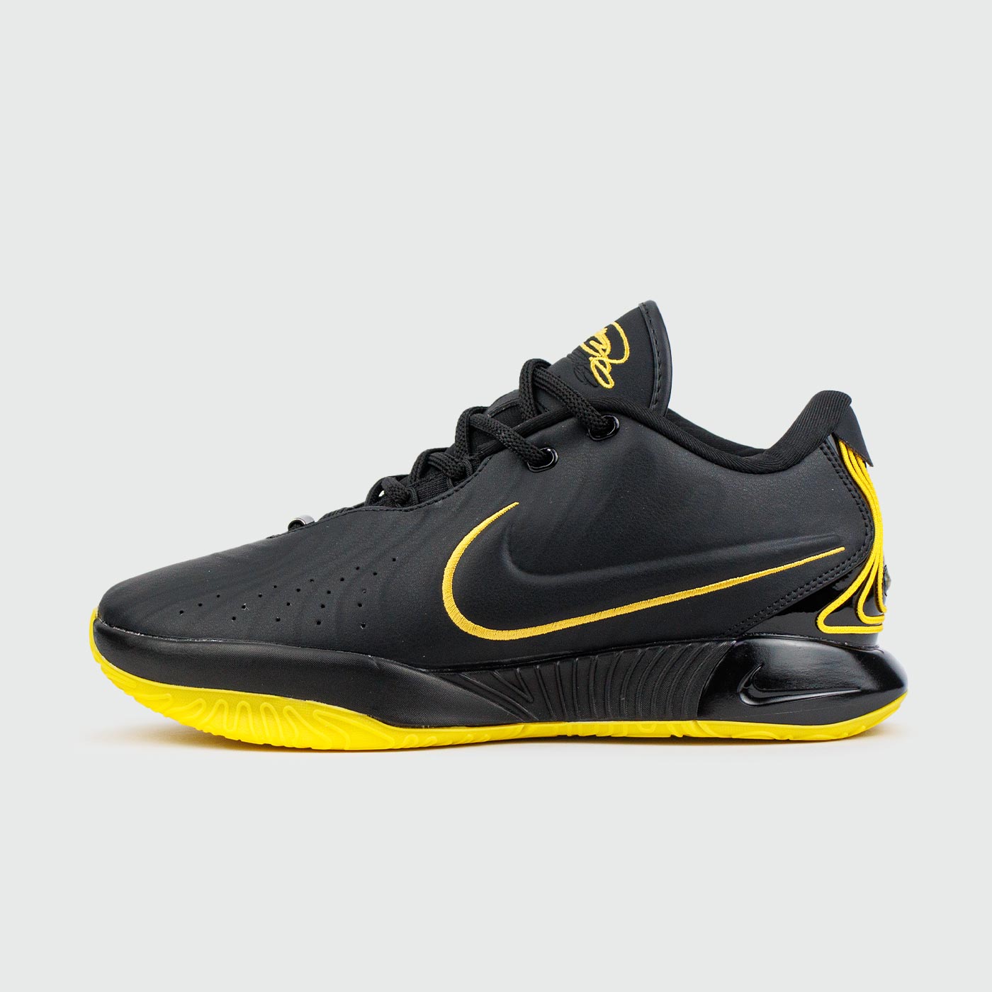 LeBron 21 Black Yellow чаще выбирают клиенты