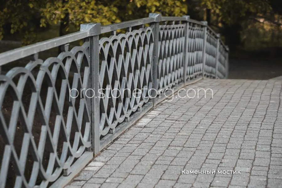 Каменный мостик из гранита