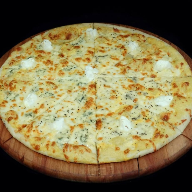 Пицца Четыре сыра с доставкой и кафе на дом