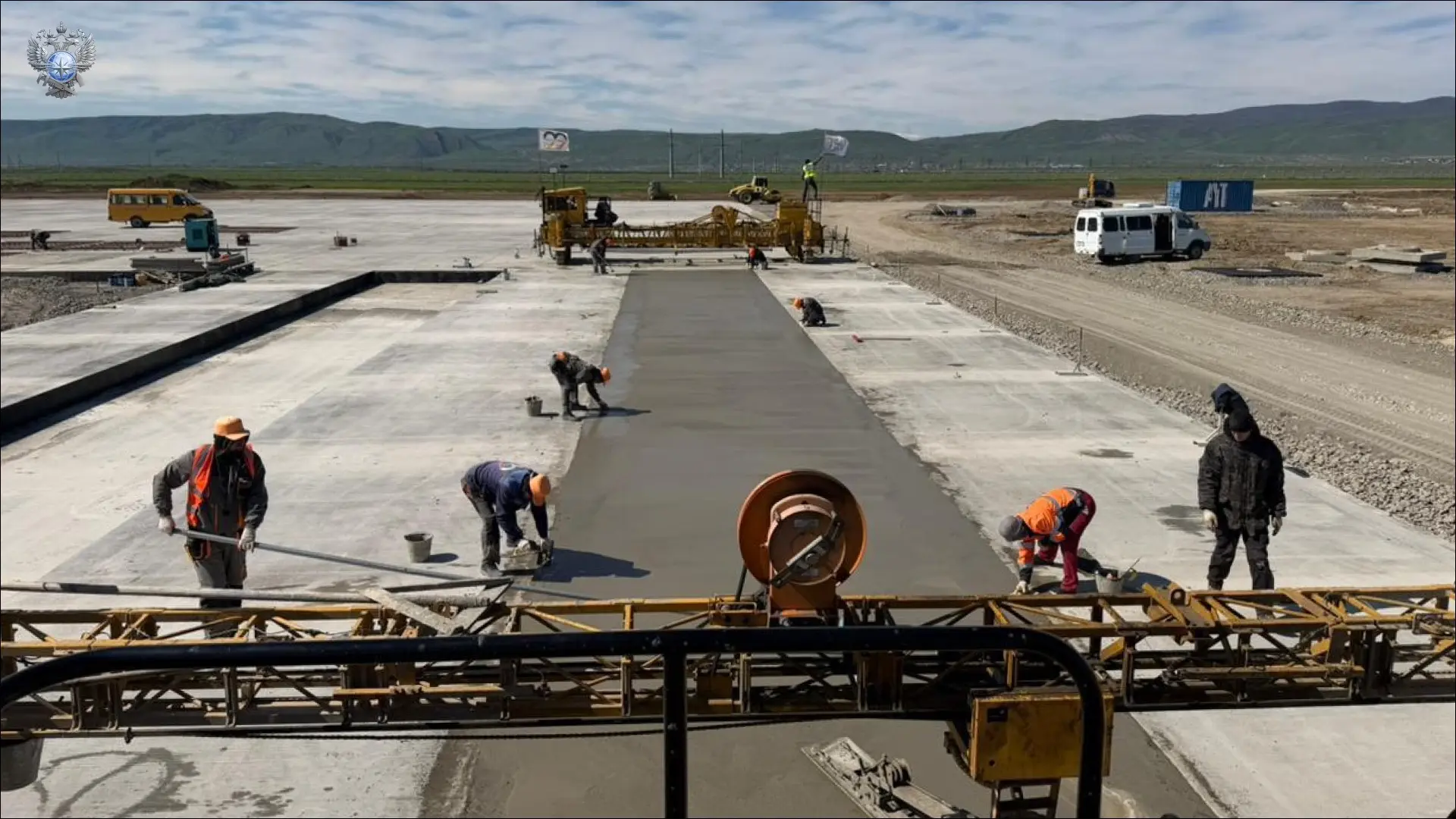 В аэропорту Махачкалы высокими темпами продолжается строительство новой взлётно-посадочной полосы