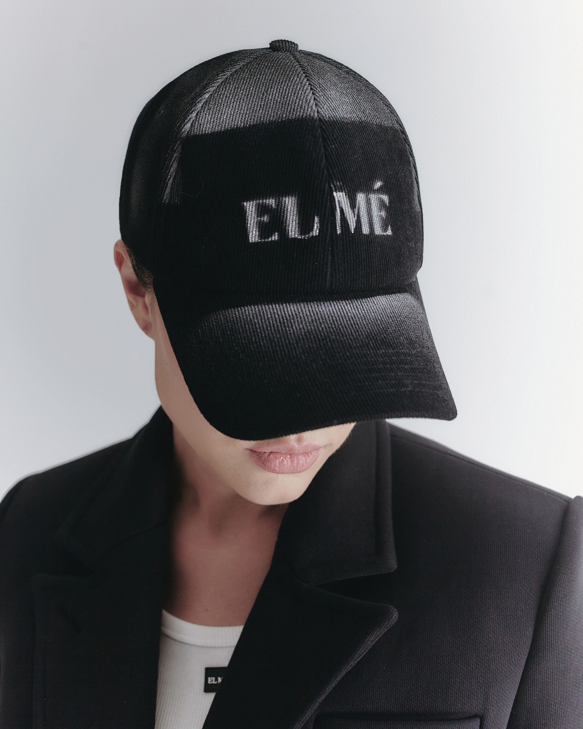 Кепка унисекс черная от бренда одежды ELME в Москве. Шоу рум в ГУМ (bosco)