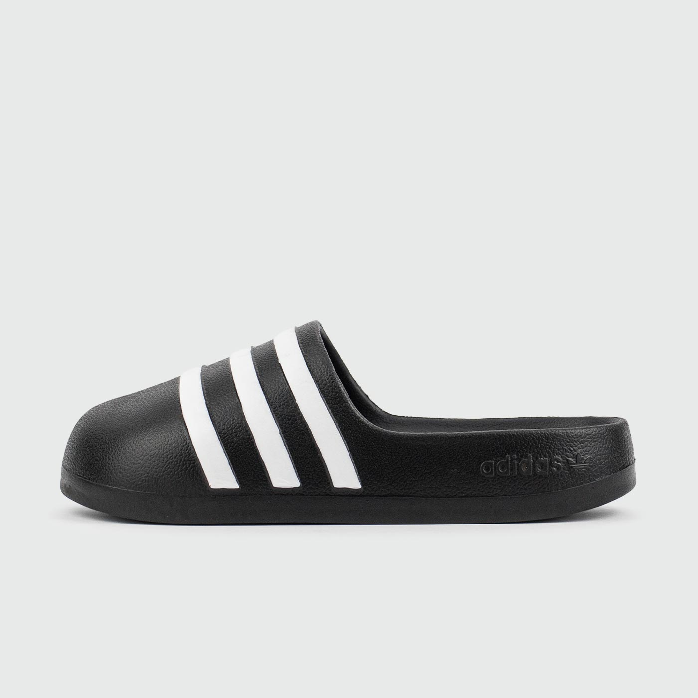 Шлёпки AdiFOM Slide Black White Wmns чаще выбирают клиенты