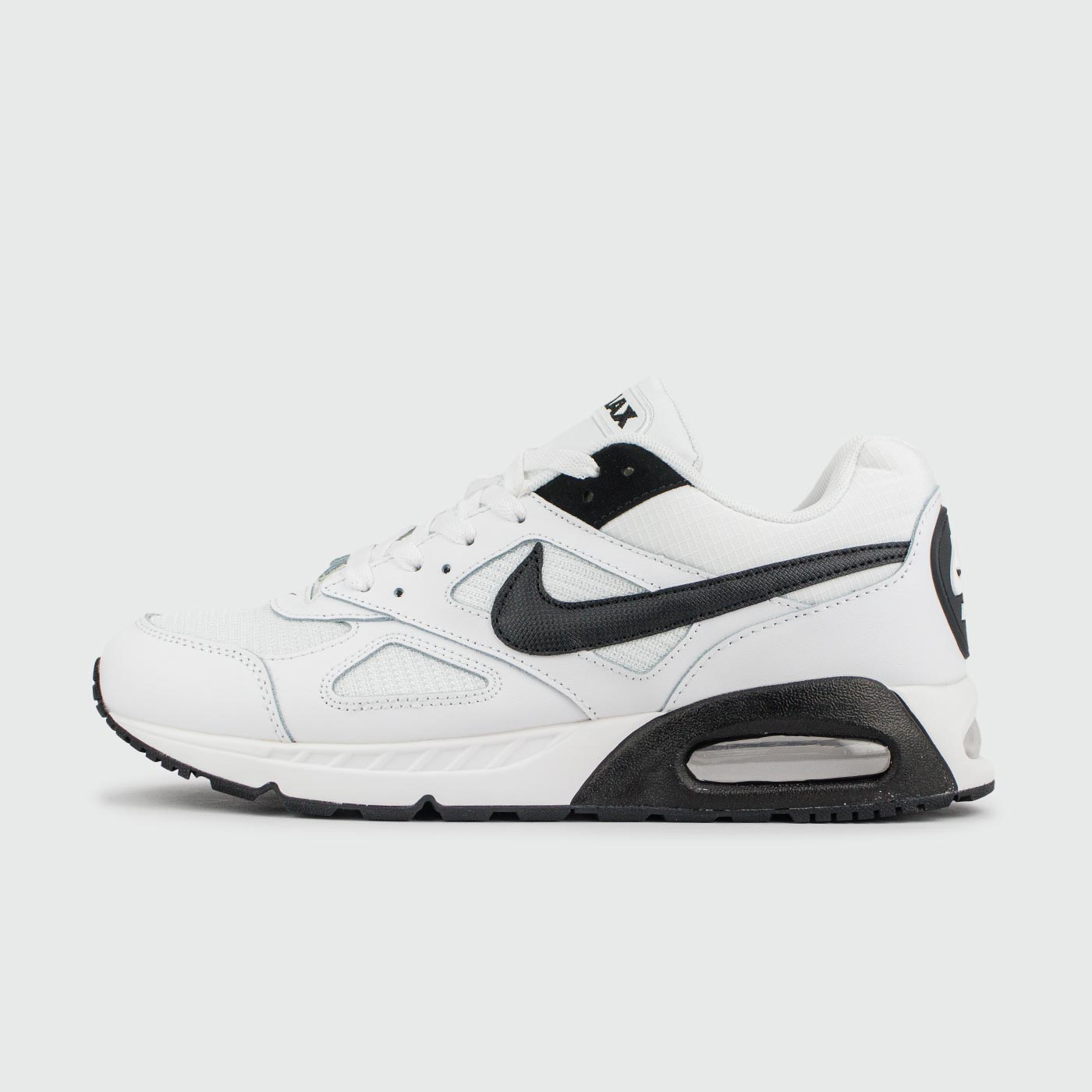 Air Max IVO White Black чаще выбирают клиенты