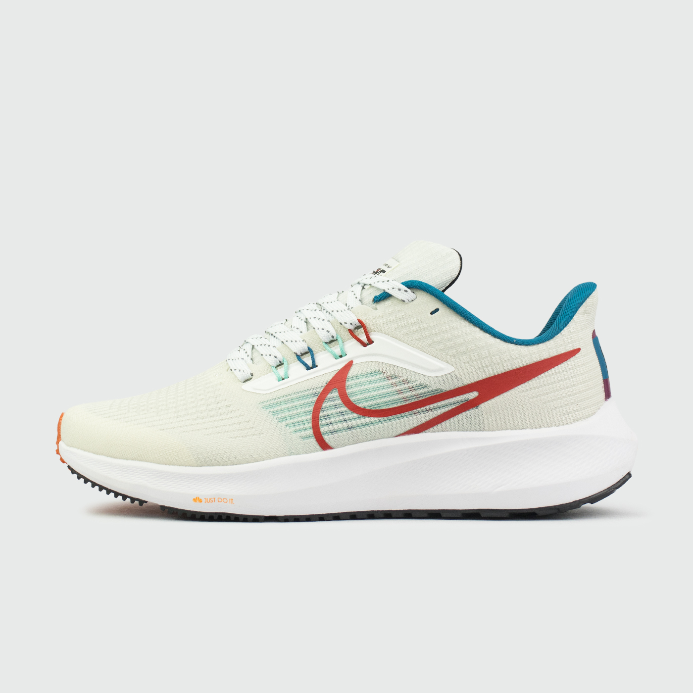 Air Zoom Pegasus 39 White Red Blue чаще выбирают клиенты