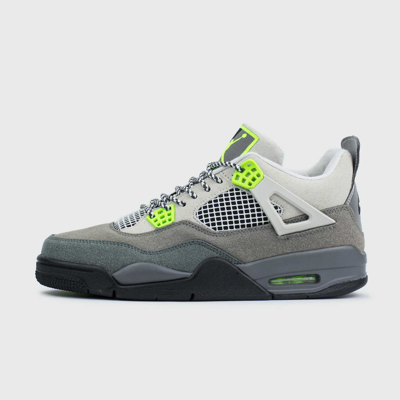 4 Retro Cool Grey/Volt чаще выбирают клиенты