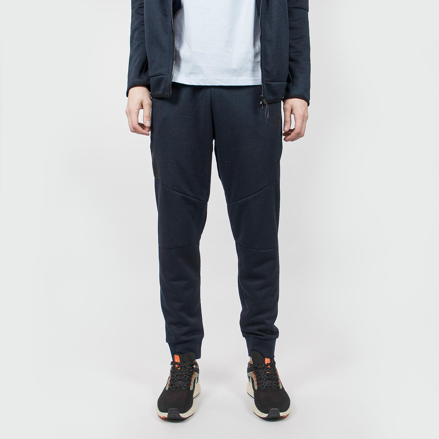 Dark Navy чаще выбирают клиенты
