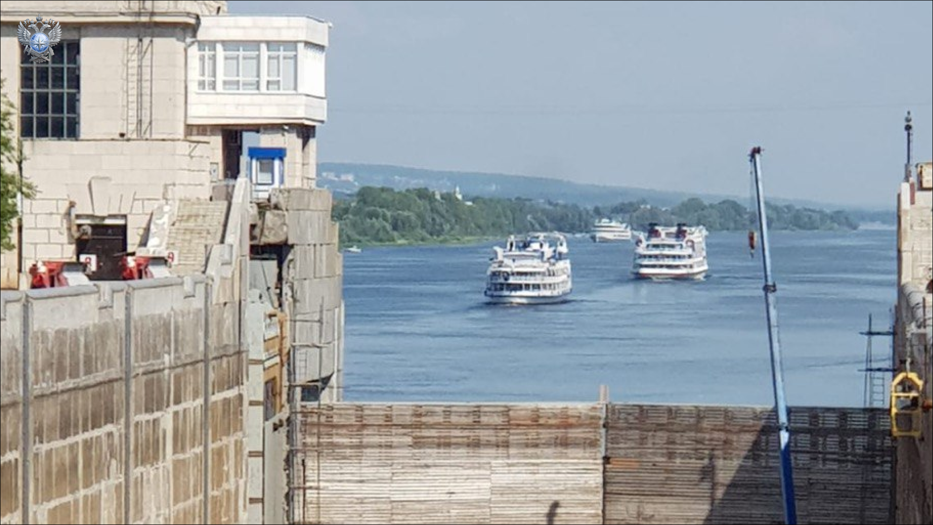 На шлюзах № 21 и № 24 Самарского гидроузла проведен демонтаж двухстворчатых ворот