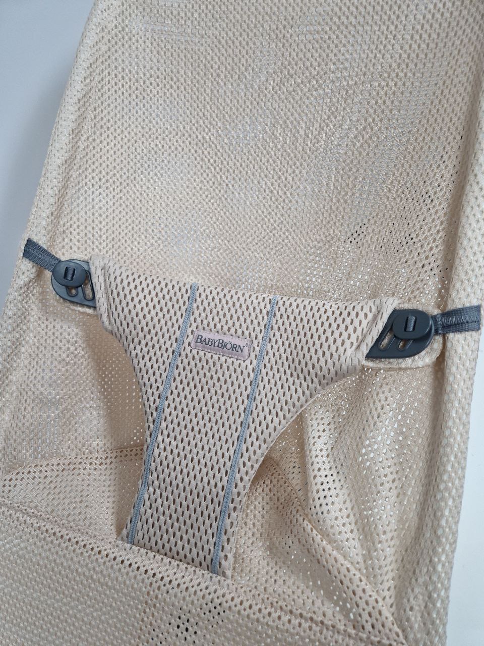 Продажа шезлонга BabyBjorn Mesh, цвет Розовый, состояние: отличное. Тест-драйв и доставка по России.