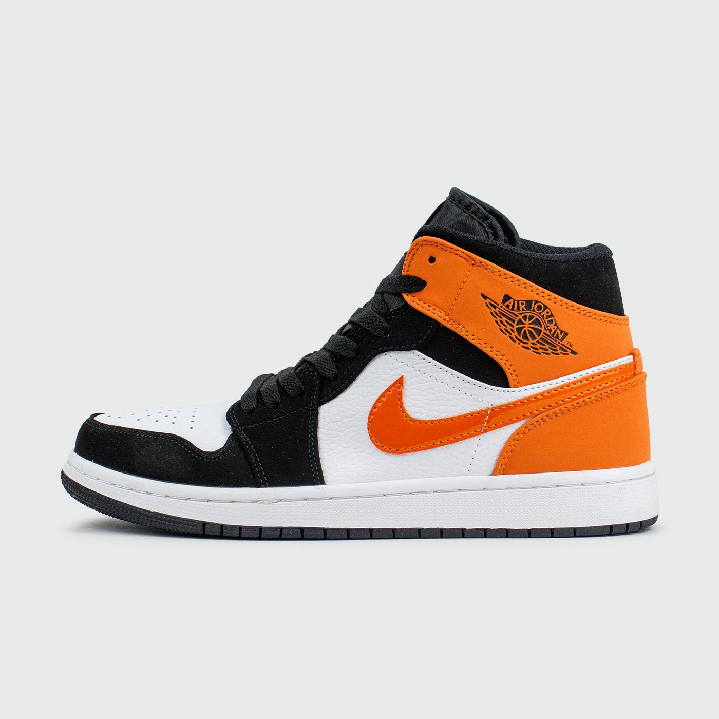 1 White/Black/Orange чаще выбирают клиенты