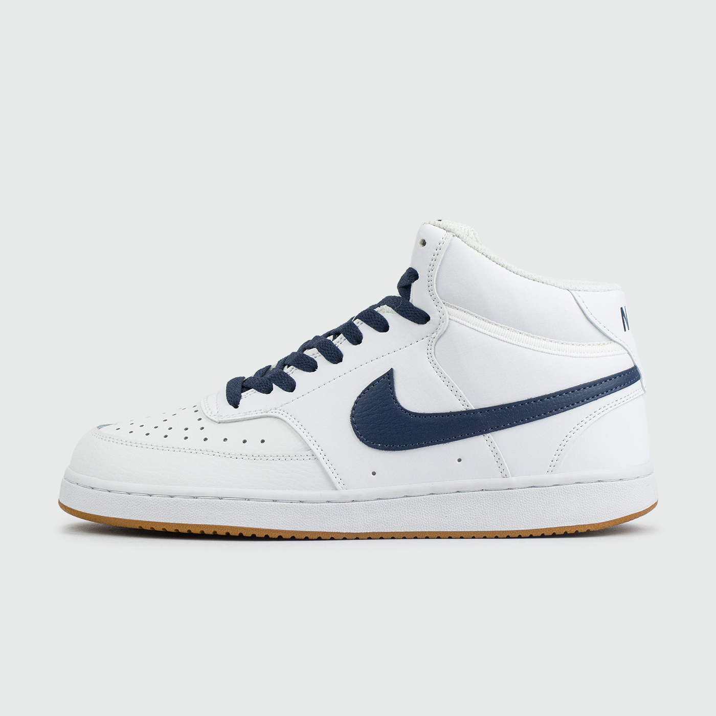 Court Vision Mid White/Blue/Gum чаще выбирают клиенты