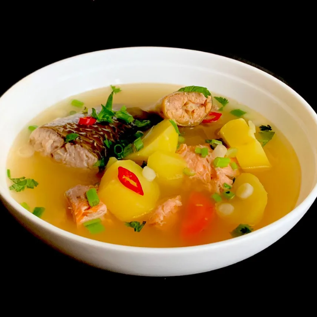 Рыбный суп "По Марсельски" с морепродуктами и лососем с доставкой и кафе на дом