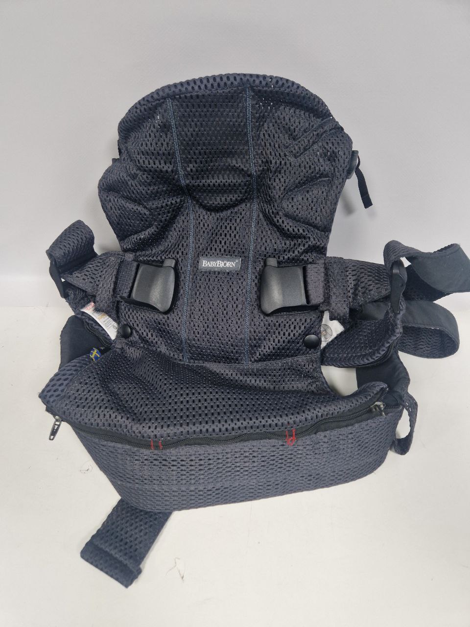 Продажа детского рюкзака-переноски Babybjorn One Air Mesh, цвет черный, состояние: хорошее. Тест-драйв и доставка по России.