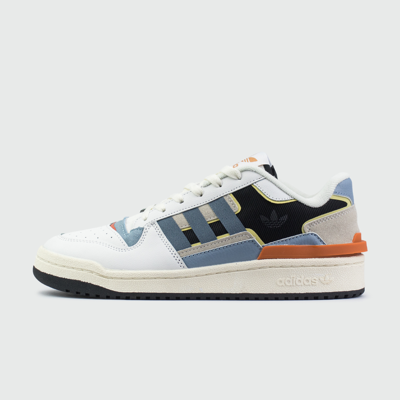 Forum Low White Blue Carbon чаще выбирают клиенты
