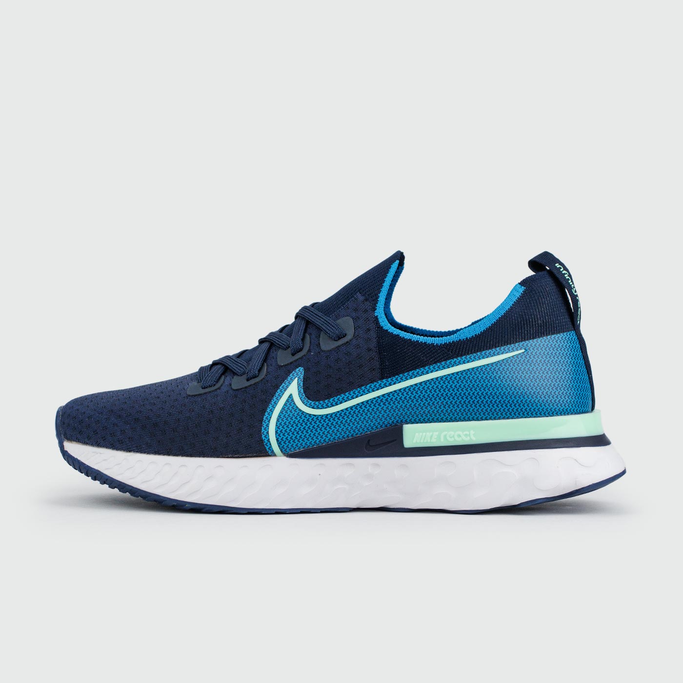 React Infinity Run Flyknit Navy/White чаще выбирают клиенты