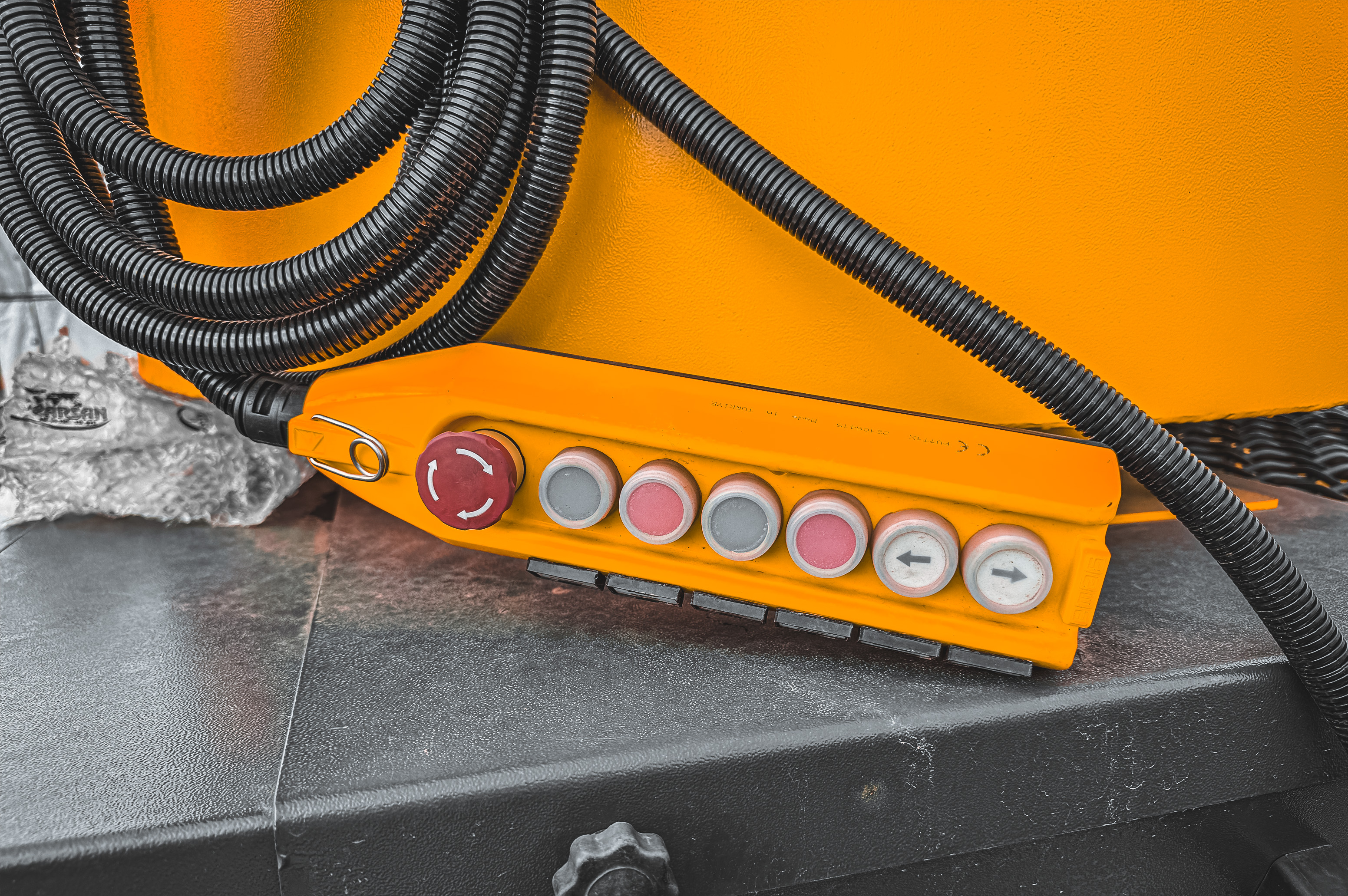 Крупный план узлов сборки и сервисных компонентов