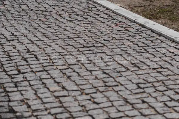 Гранитная брусчатка для мощения участка дорожек парковки как выбрать размер