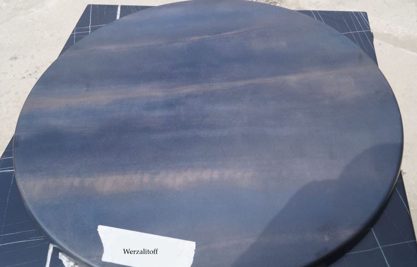 Столешница круглая Werzalit №684 Rocket размер d80 см для кафе и ресторана