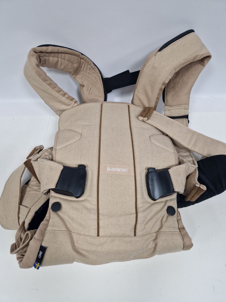 Продажа детского рюкзака-переноски Babybjorn One Cotton, цвет песочный, состояние: уценка. Тест-драйв и доставка по России.
