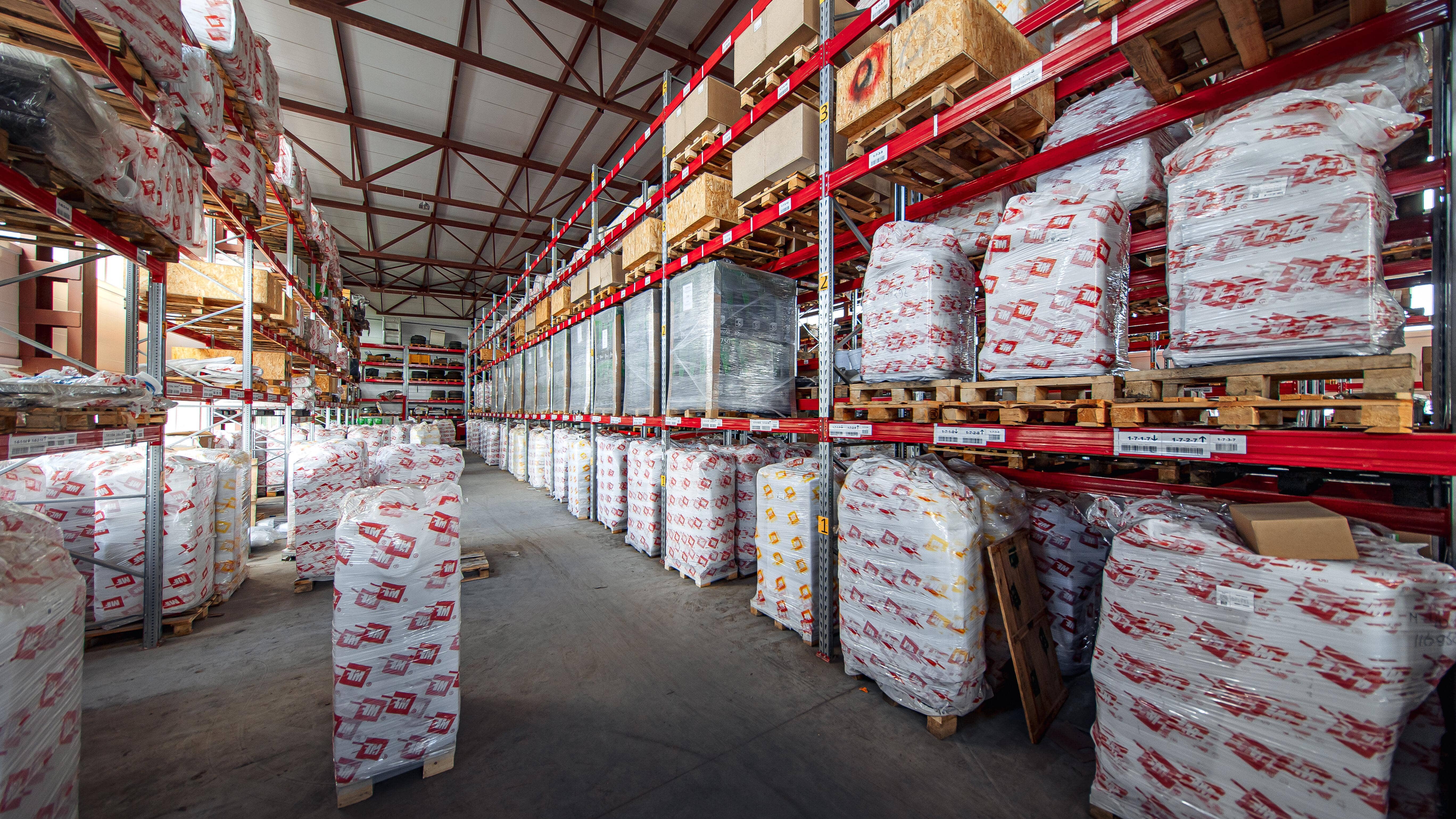 Склад запасных частей минитракторов