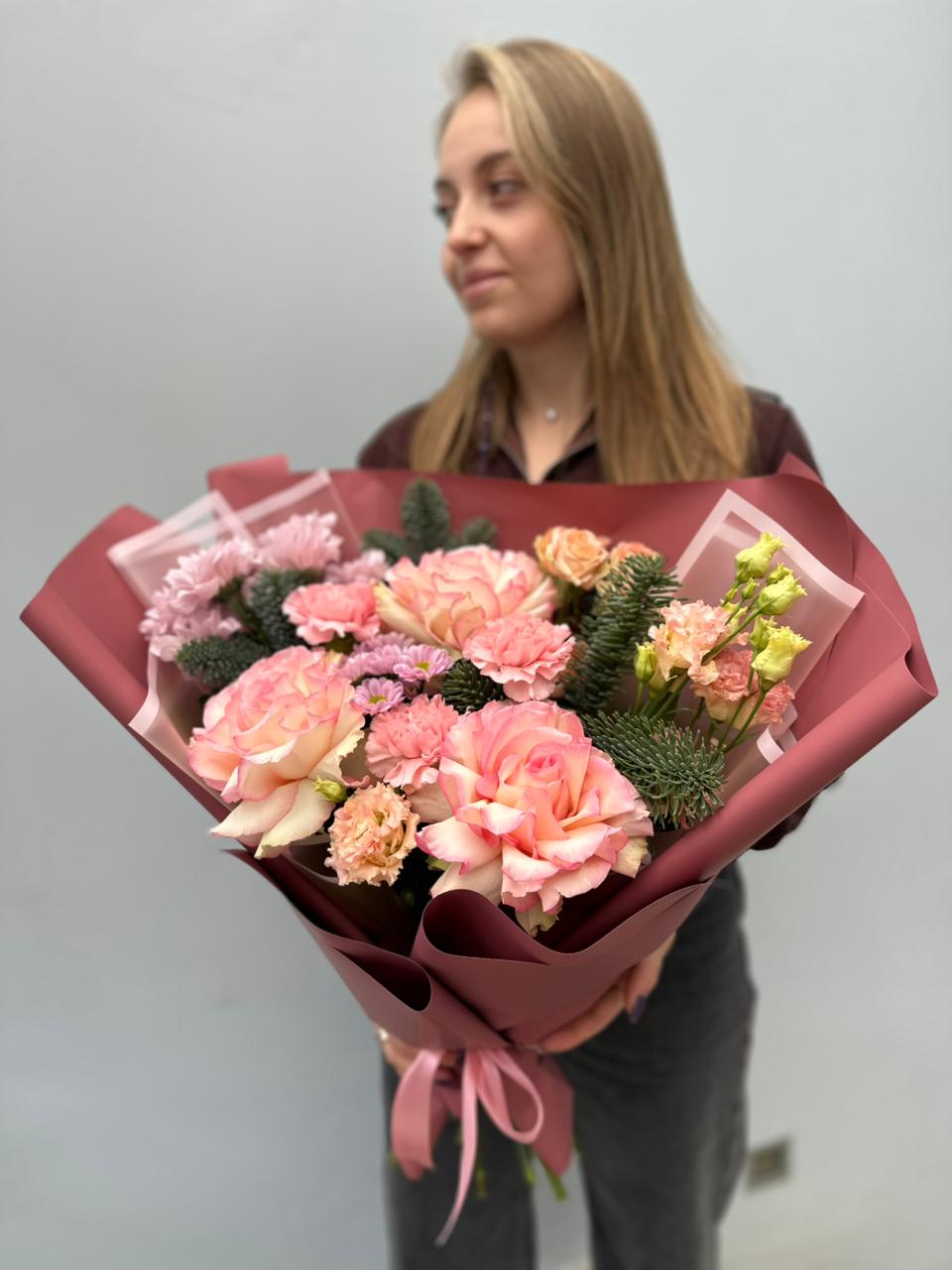 Букет цветов "Весенний луг". Доставка цветов в Южно-Сахалинске. Цветочная мастерская Лейка.