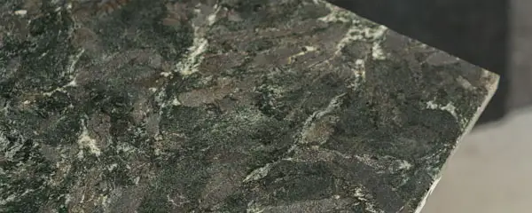 Гранитная плитка лощеный гранит обработка зеленый пироксенит сопка бунтина фото