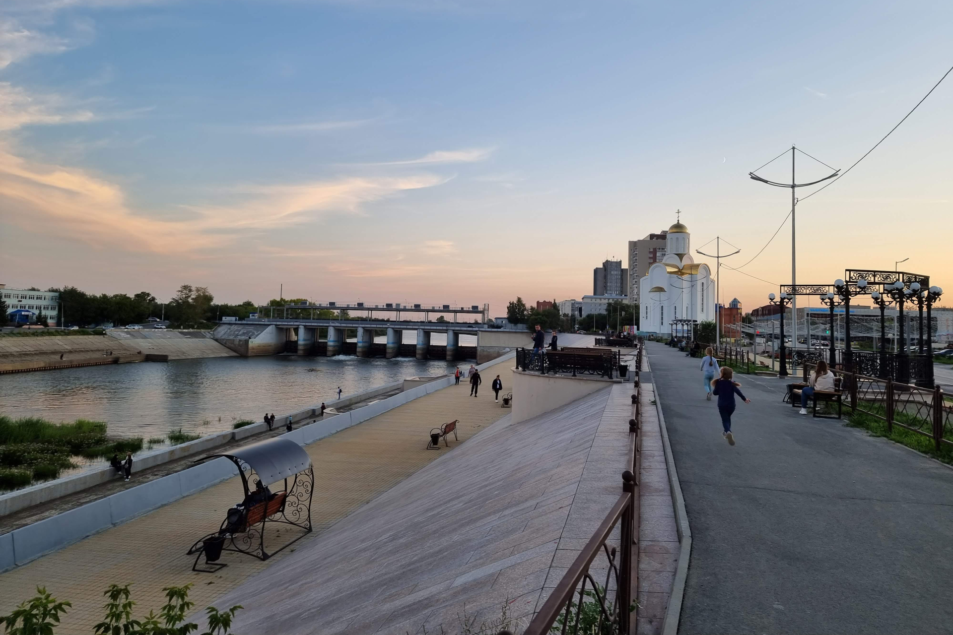 Франшиза магазина Светлое и Темное в Кургане